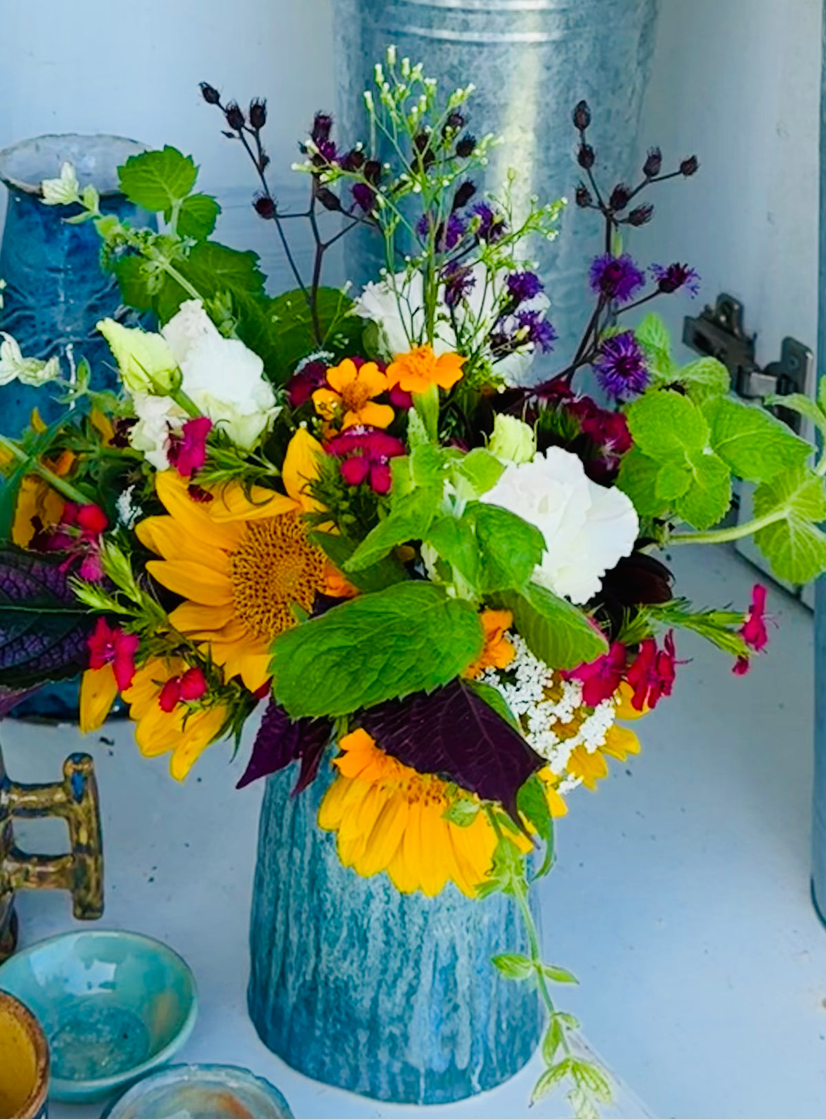 Short ceramic vase with flowers- end of season SALE!